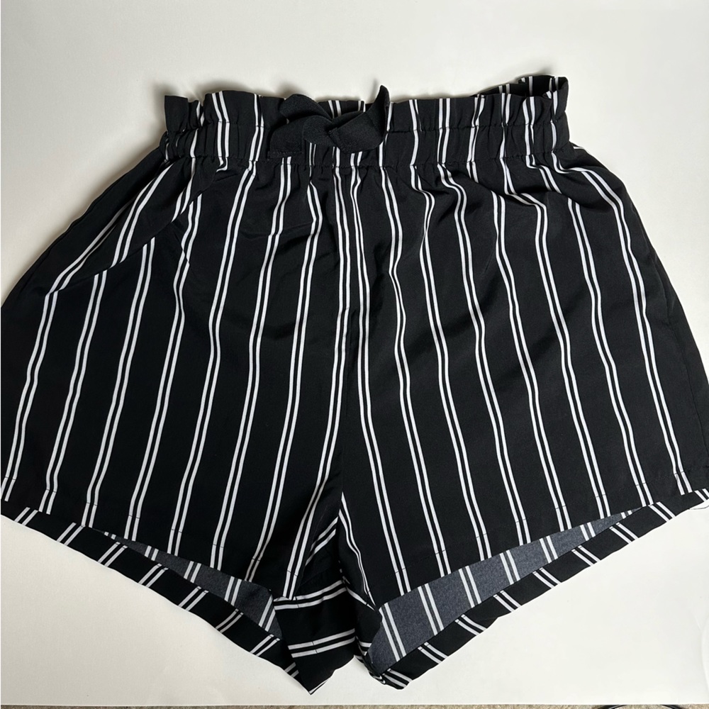 🍀BUNDLE DEAL SHEIN Women’s Black and White Striped Oversized High Waist …